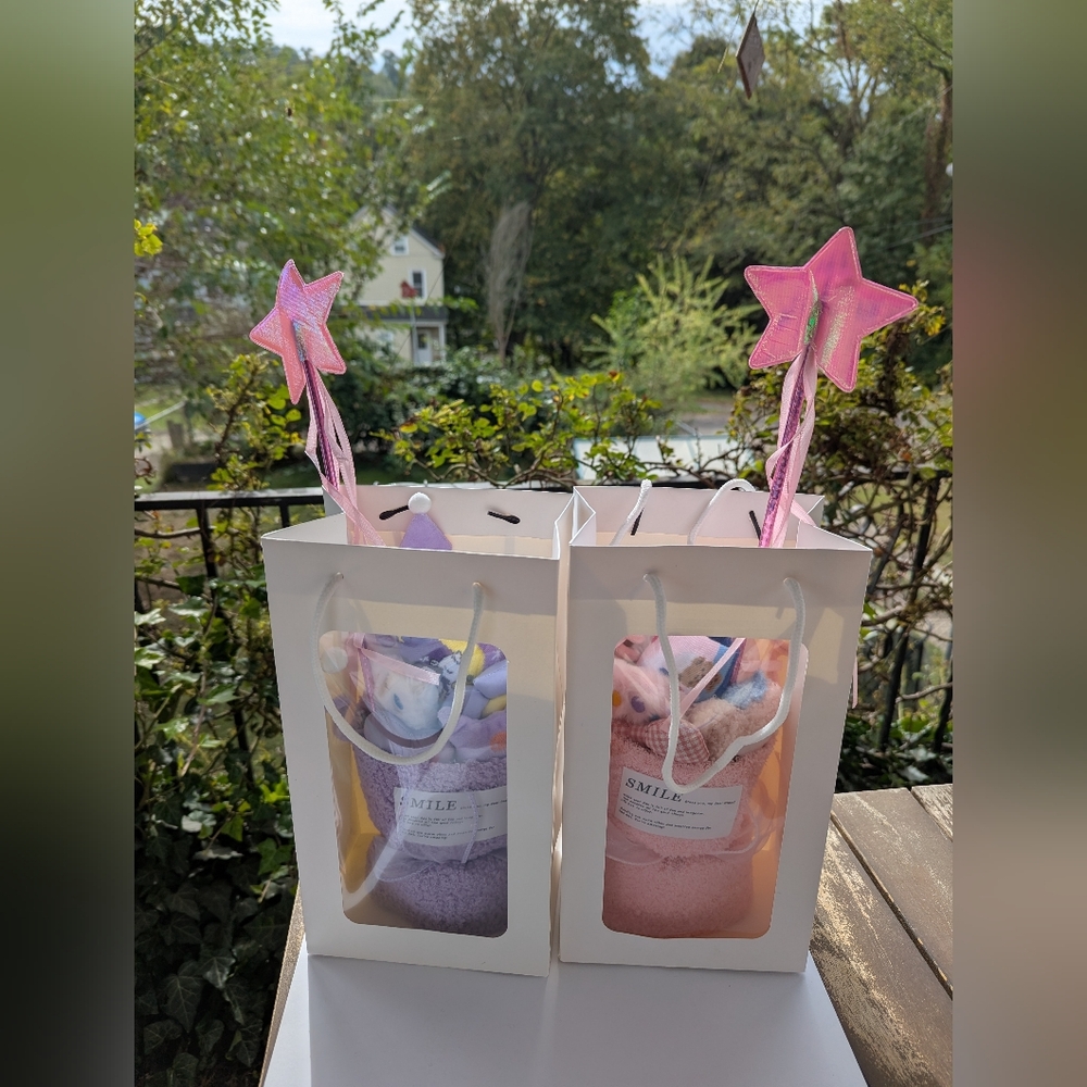 NWoT 🩷🌞 SANRIO 🌞🩷 GIFT BOUQUET BAG 💐 each separately 🧁 so sweet! $30R